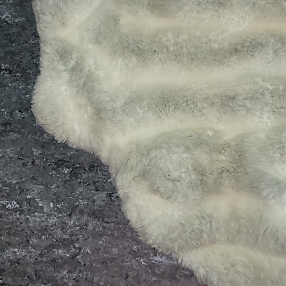 Vintage. Made in USA. Jordache. Faux-fur coat. Women's Large. - Picture 14 of 16